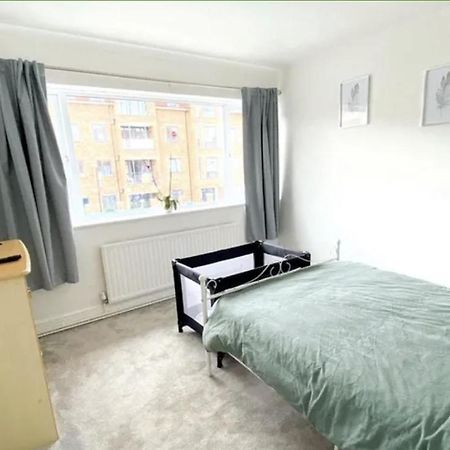 4 Bedroom Property Close To The Harry Potter Studio And Watford Junction Exteriör bild