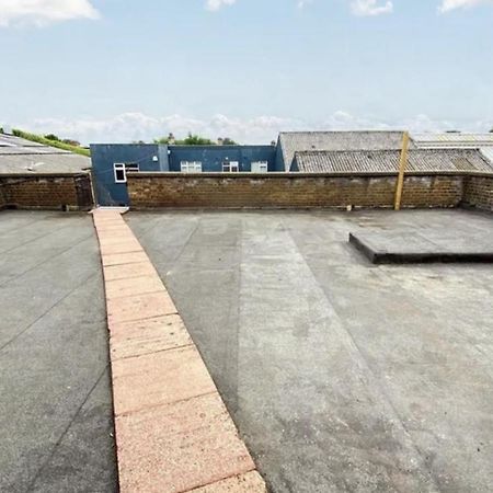 4 Bedroom Property Close To The Harry Potter Studio And Watford Junction Exteriör bild
